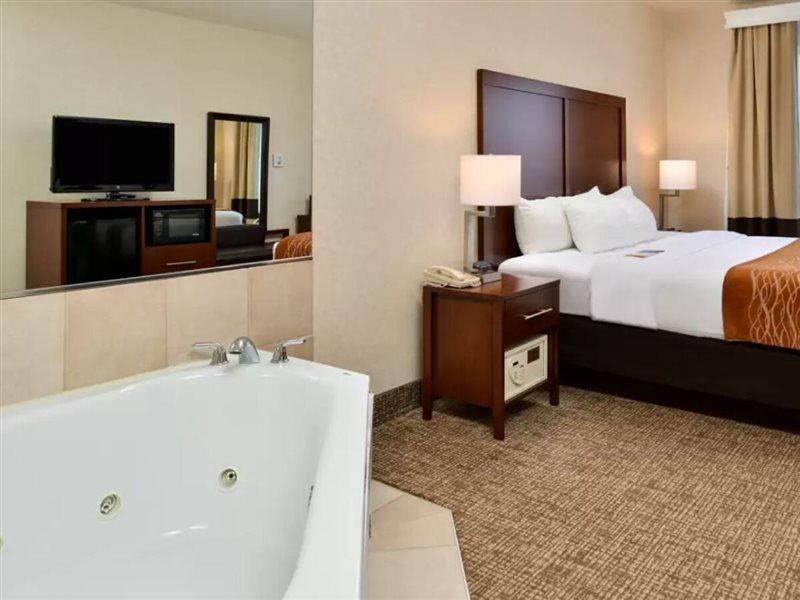 Comfort Inn & Suites Madison North Deforest Exteriör bild