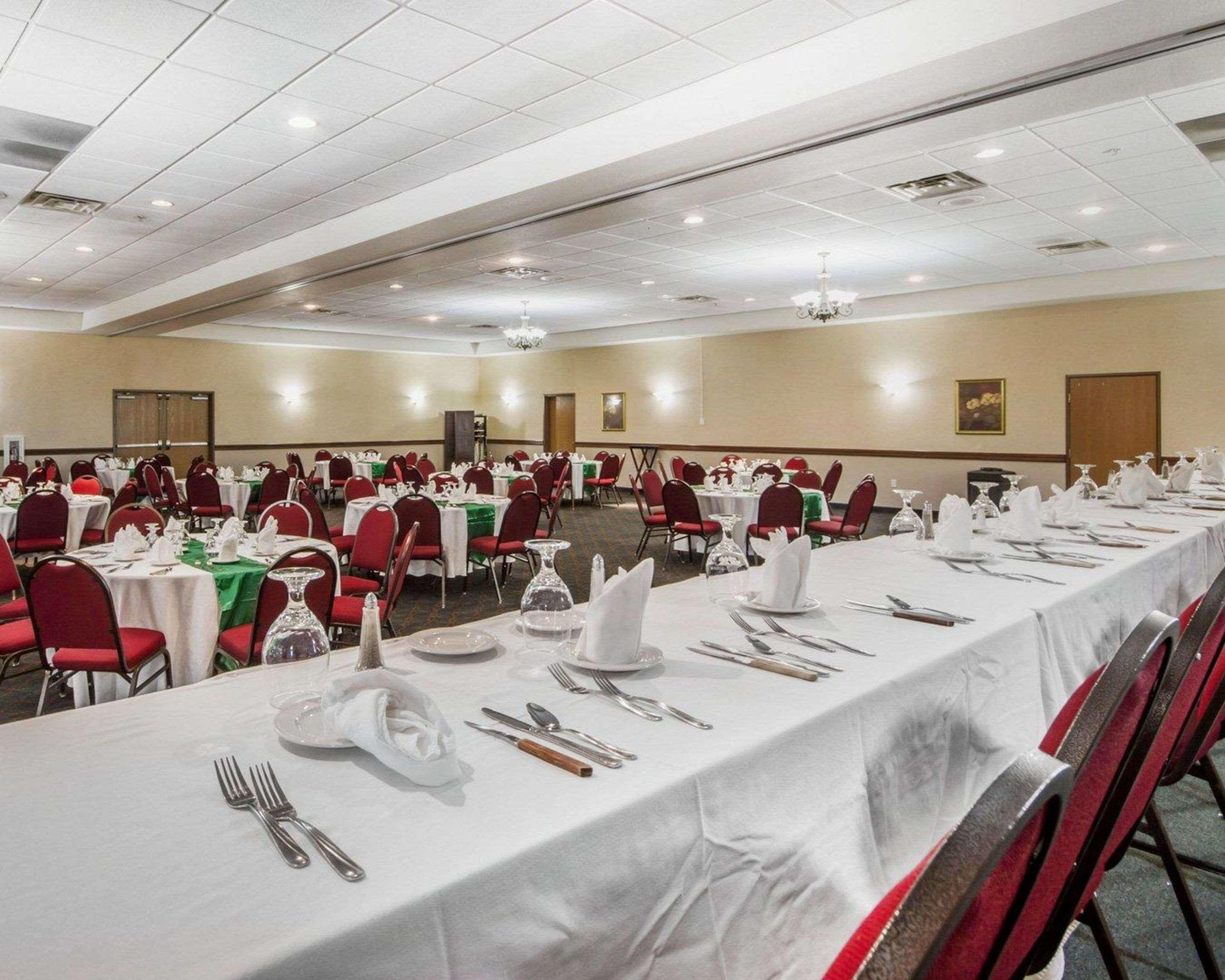 Comfort Inn & Suites Madison North Deforest Exteriör bild