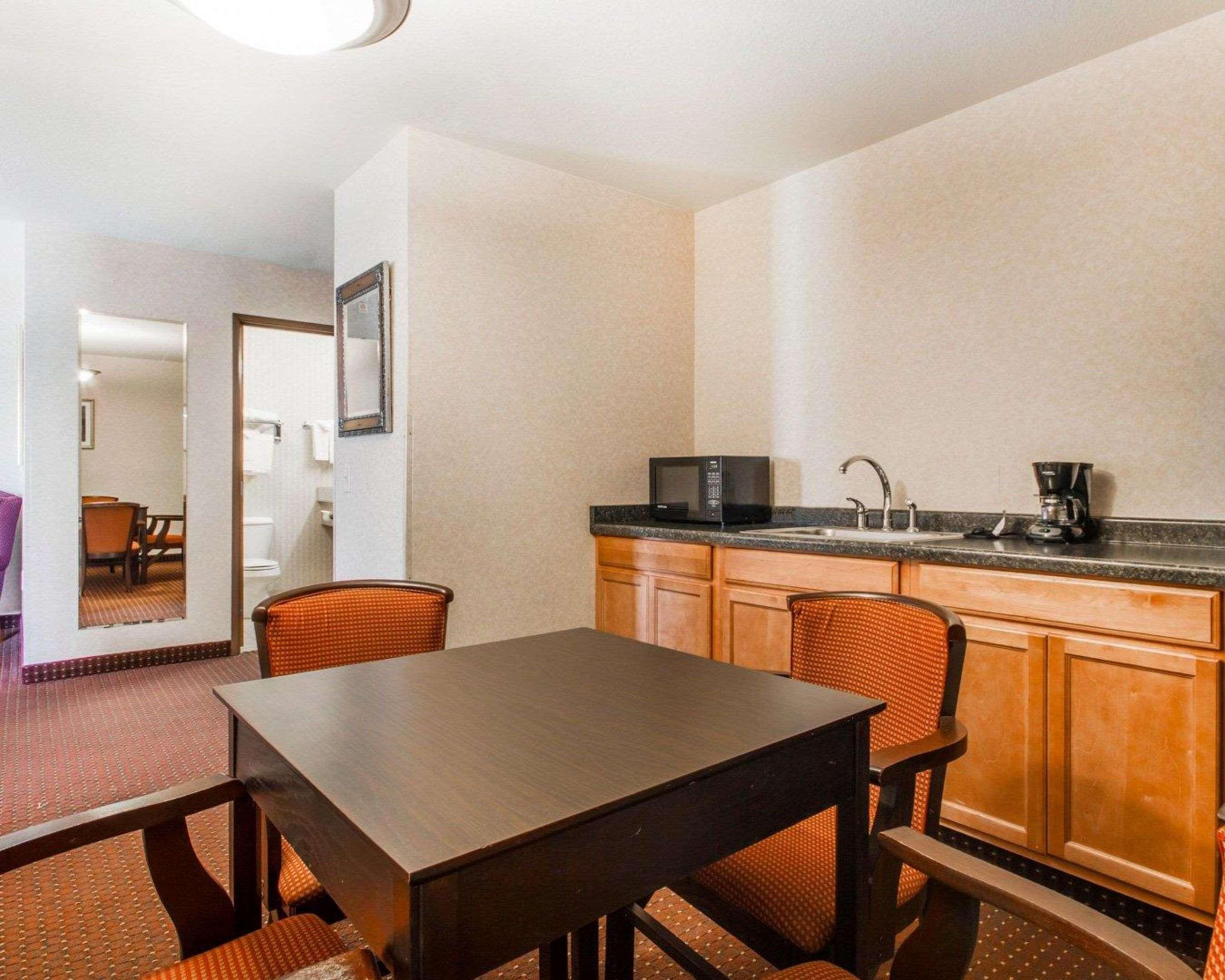 Comfort Inn & Suites Madison North Deforest Exteriör bild