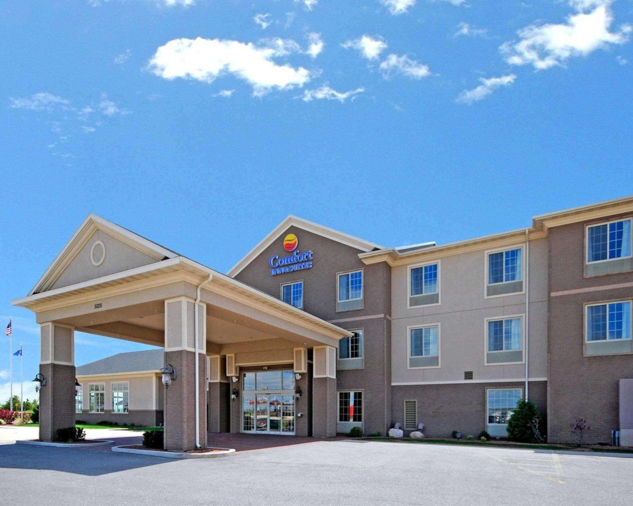 Comfort Inn & Suites Madison North Deforest Exteriör bild