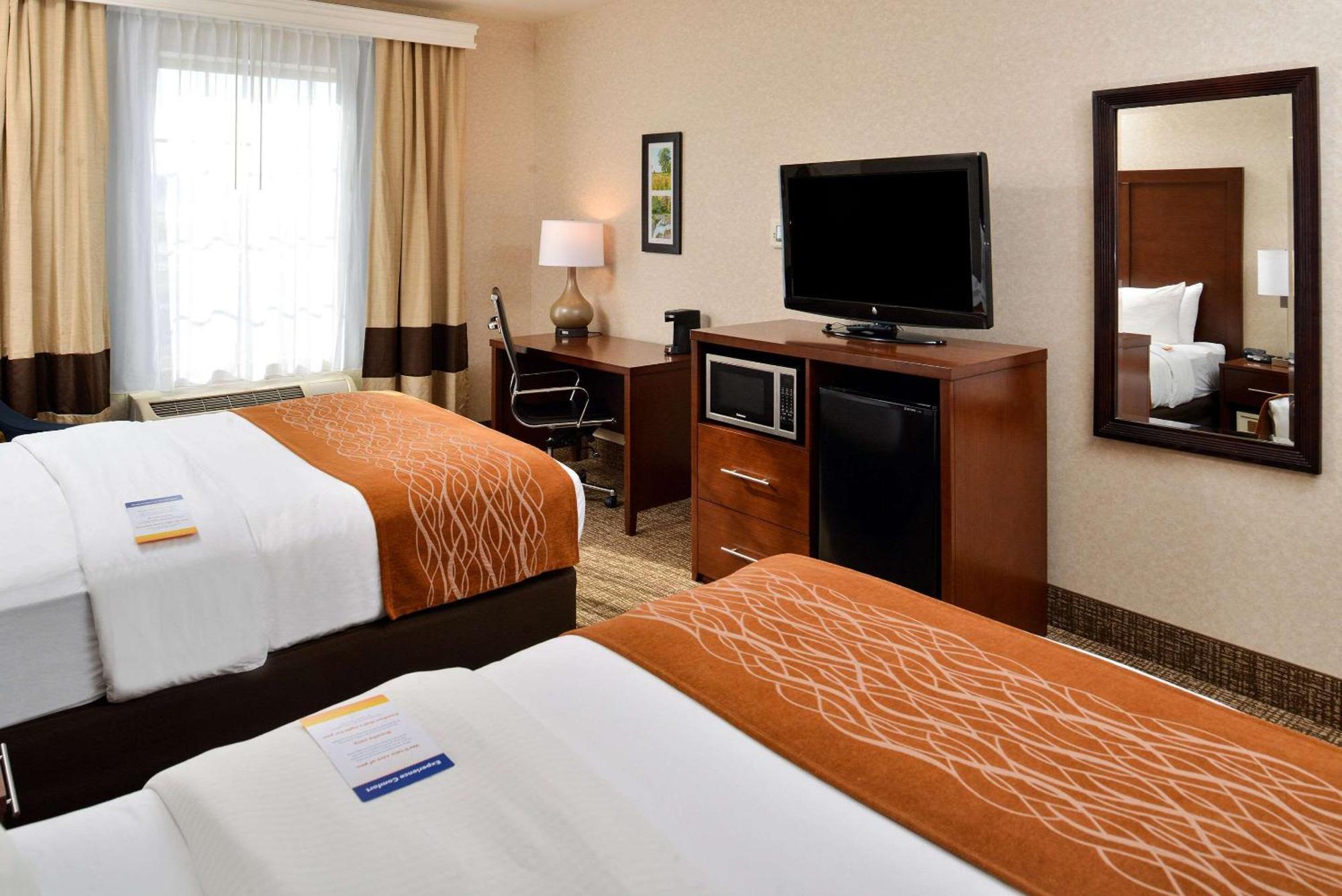 Comfort Inn & Suites Madison North Deforest Exteriör bild