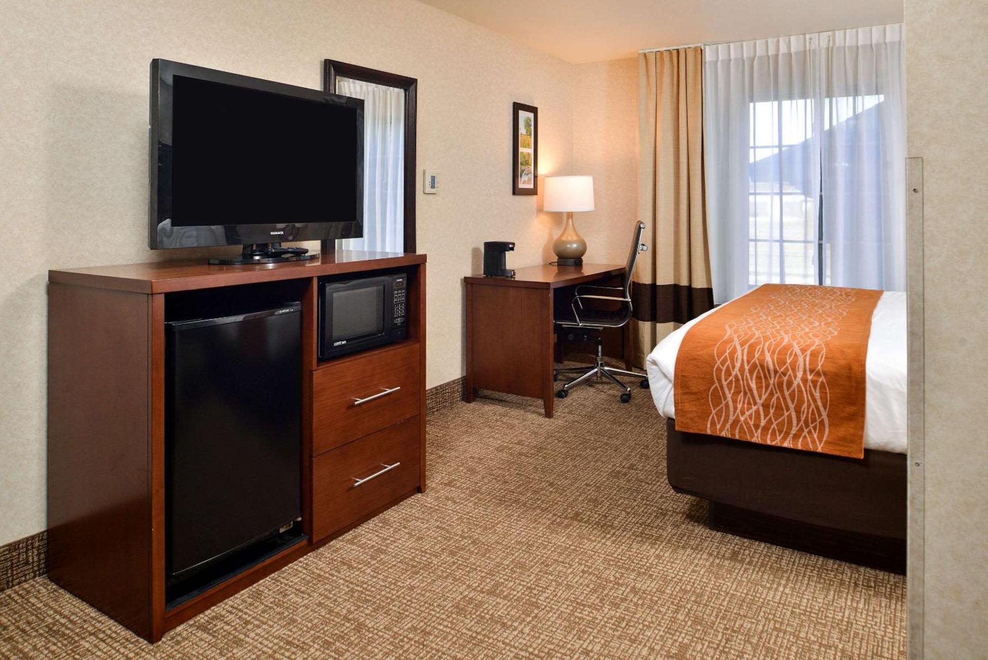 Comfort Inn & Suites Madison North Deforest Exteriör bild