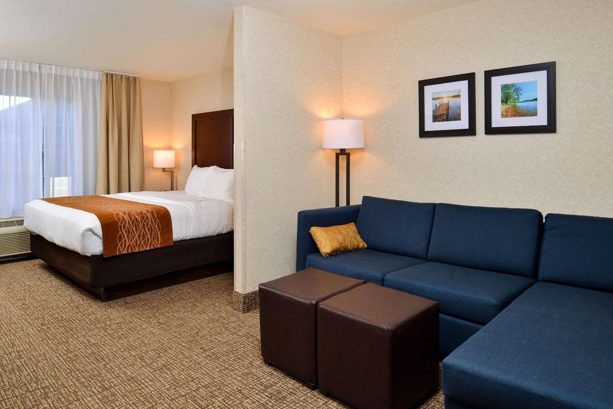 Comfort Inn & Suites Madison North Deforest Exteriör bild