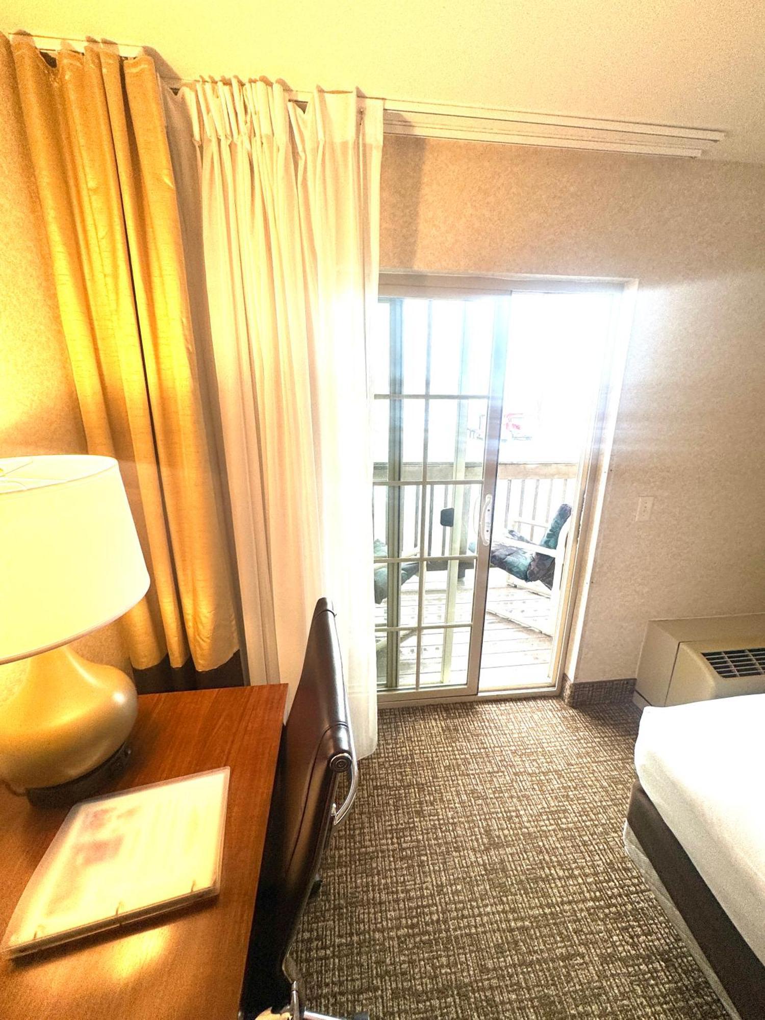 Comfort Inn & Suites Madison North Deforest Exteriör bild