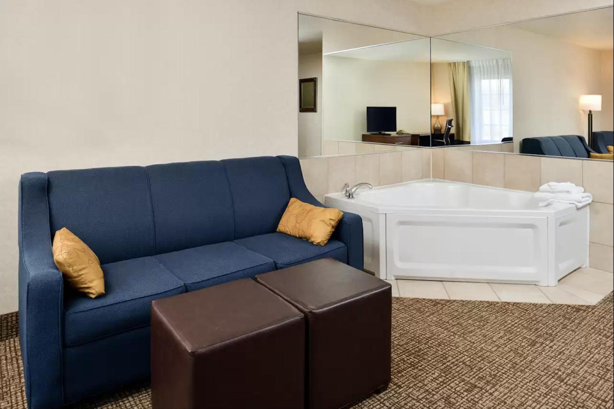 Comfort Inn & Suites Madison North Deforest Exteriör bild