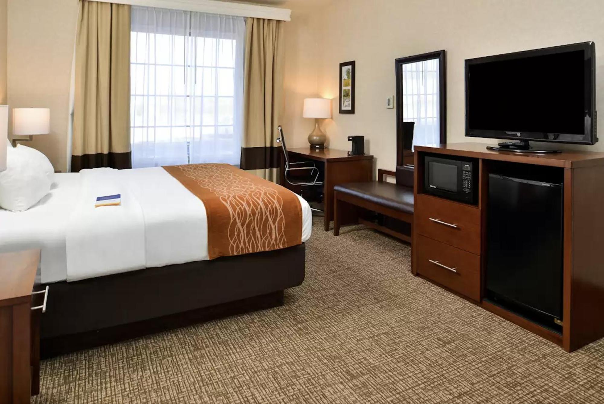 Comfort Inn & Suites Madison North Deforest Exteriör bild