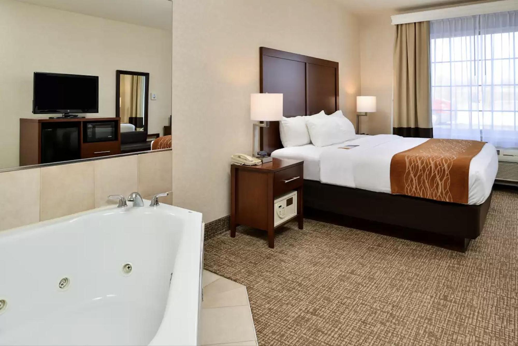 Comfort Inn & Suites Madison North Deforest Exteriör bild