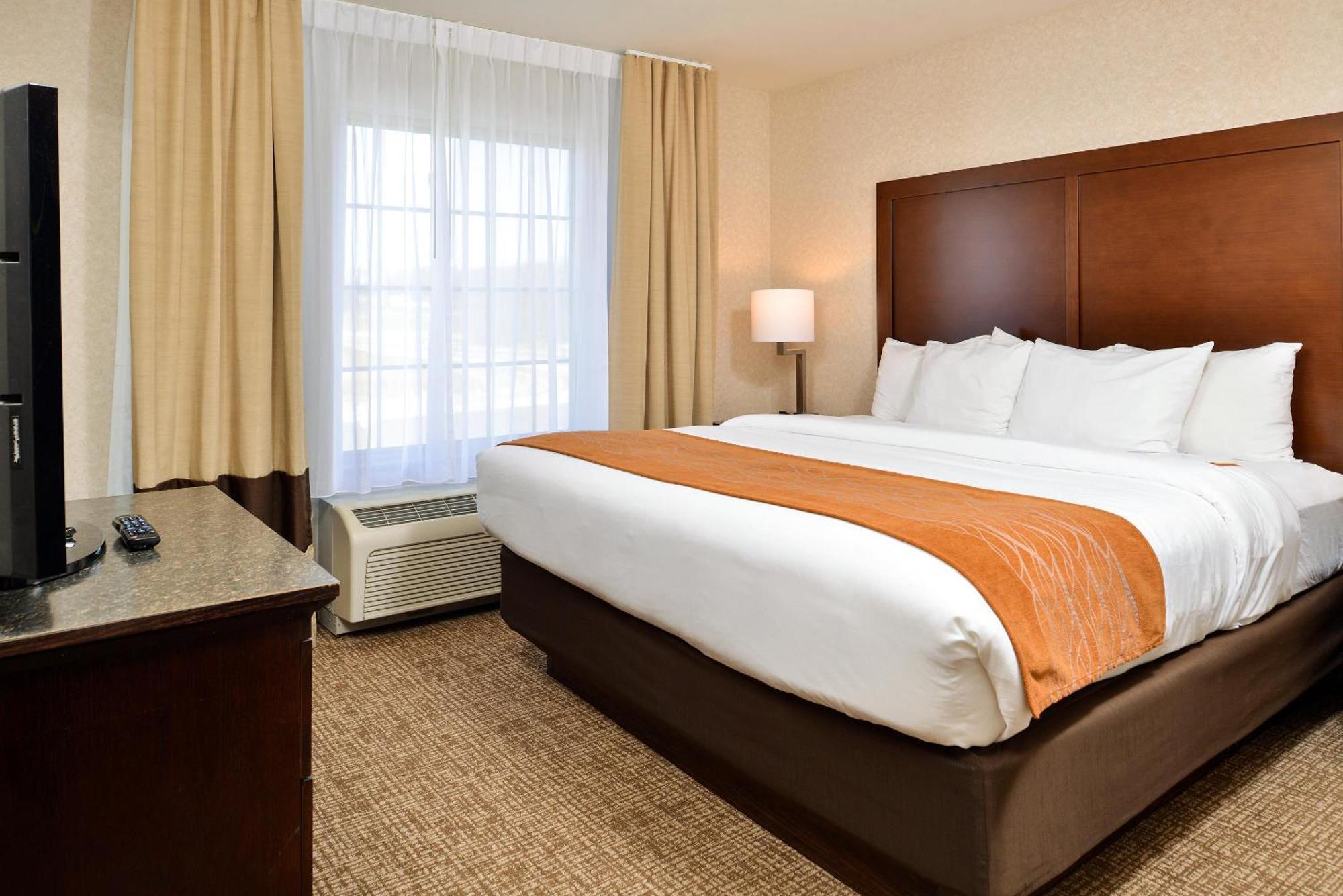 Comfort Inn & Suites Madison North Deforest Exteriör bild