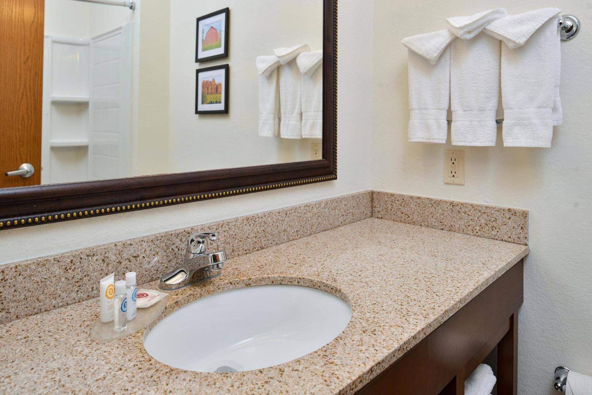 Comfort Inn & Suites Madison North Deforest Exteriör bild