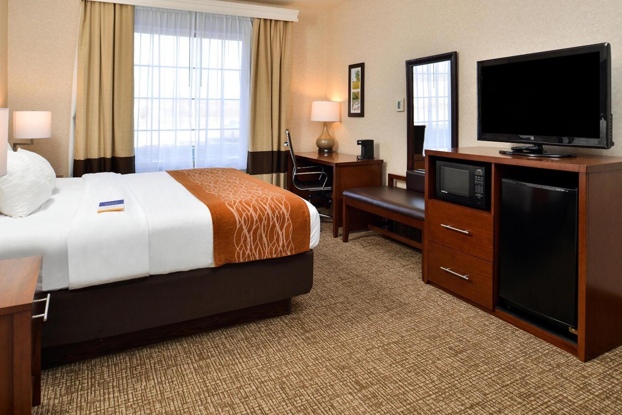 Comfort Inn & Suites Madison North Deforest Exteriör bild