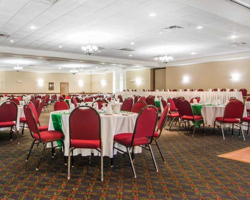 Comfort Inn & Suites Madison North Deforest Exteriör bild